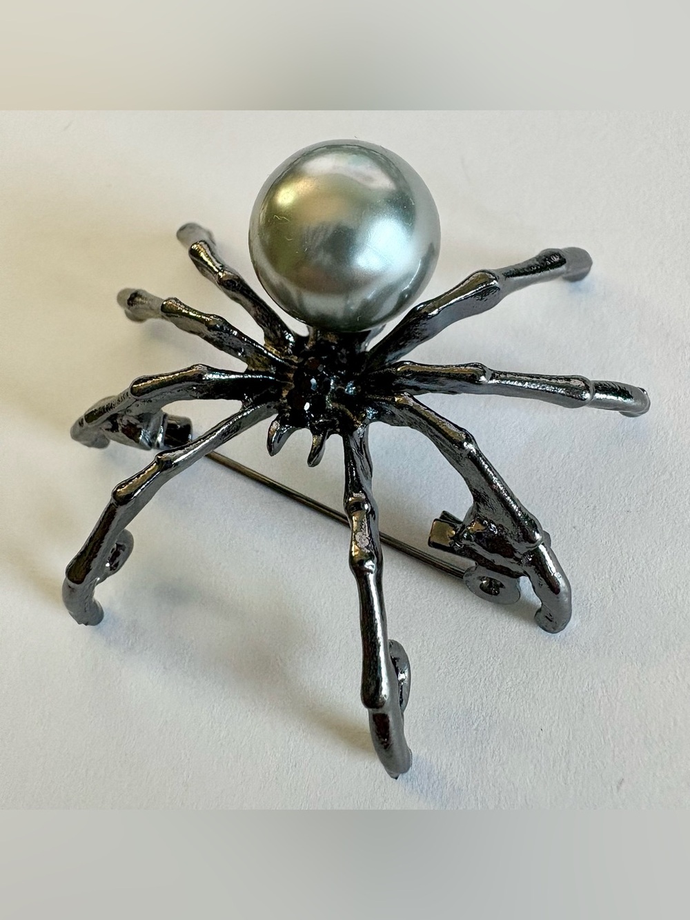 Gunmetal Faux Pearl Spider Brooch - Gothic Creepy Pin - Picture 2 of 3